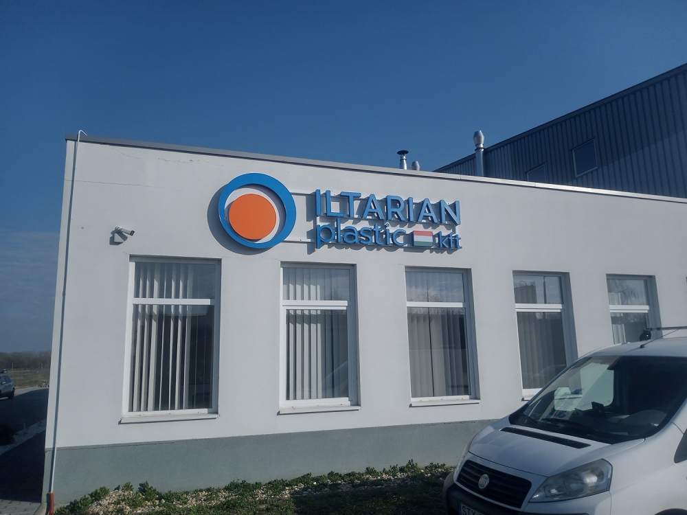 Tiszajvros vilgt plet felirat