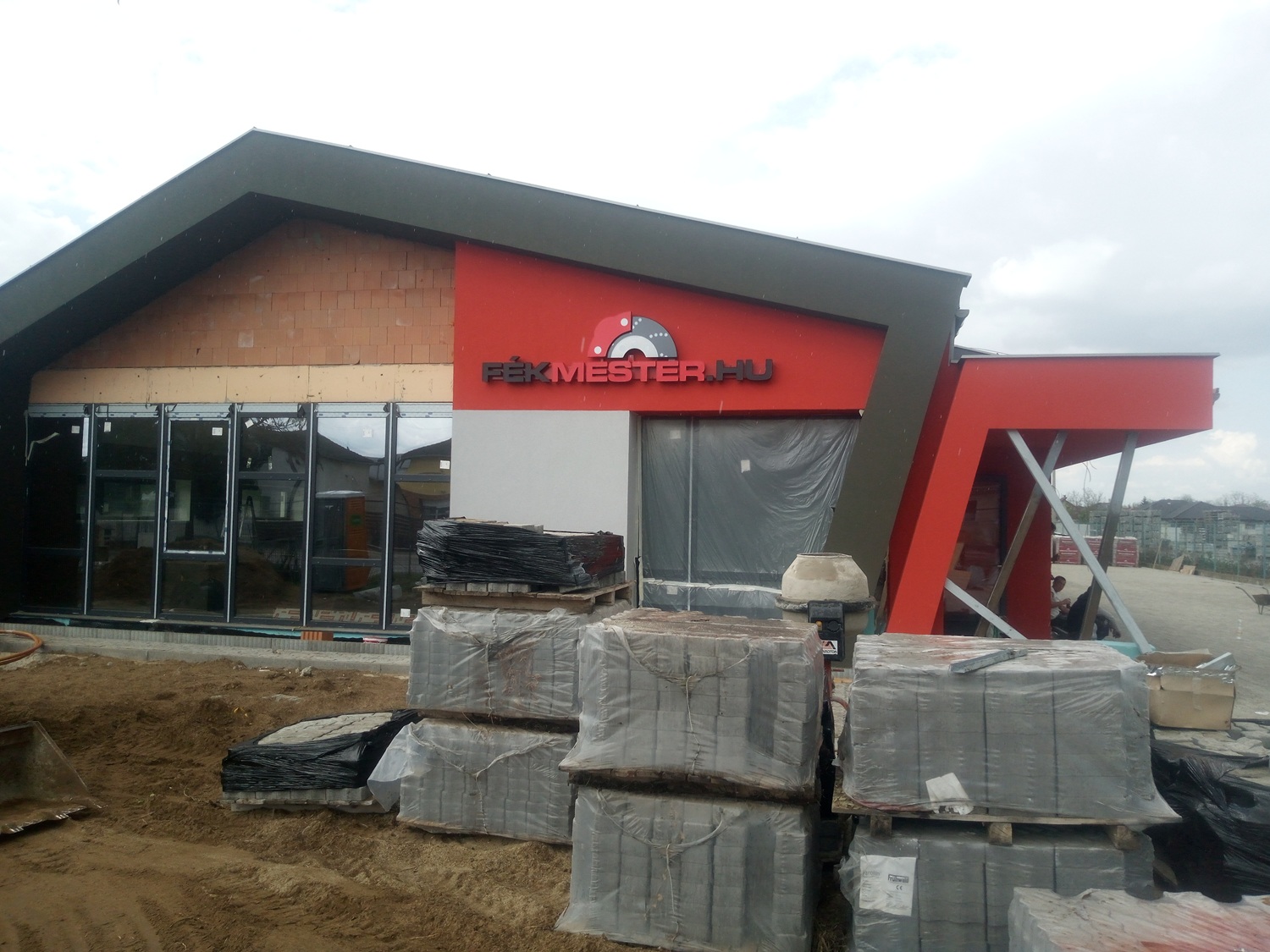 Rekl�mt�bla k�sz�t�s Debrecen – Egyedi rekl�mt�bl�k LED vil�g�t�ssal